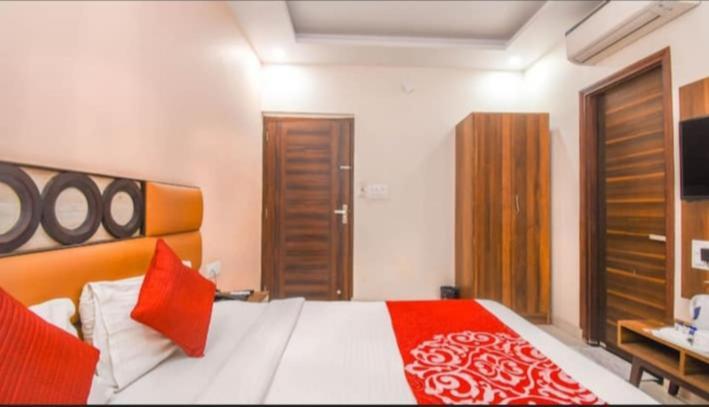 Hotel Roma Deluxe - New Delhi Railway Station Exterior foto