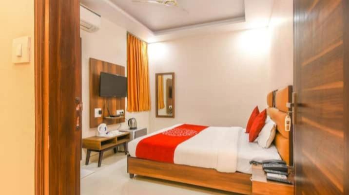 Hotel Roma Deluxe - New Delhi Railway Station Exterior foto