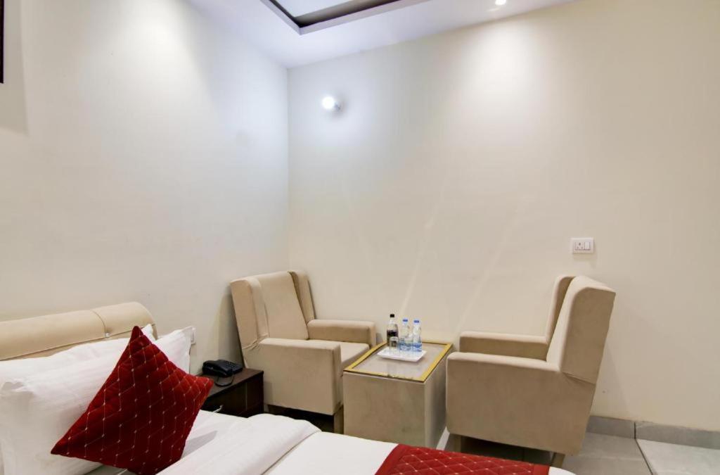 Hotel Roma Deluxe - New Delhi Railway Station Exterior foto